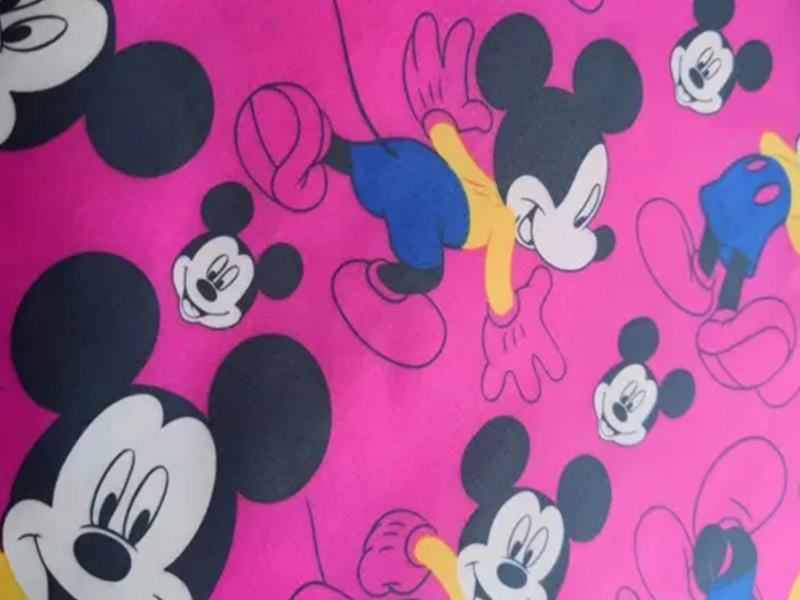 Bedruckter Taftstoff aus 100 % Polyester mit PVC-Beschichtung für Regenjacken/Taschen.